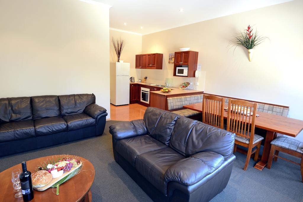 Falls Creek Country Club Bilik gambar